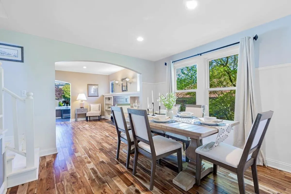 Queen Anne Charm Near Tech Hubs & Entertainment Seattle