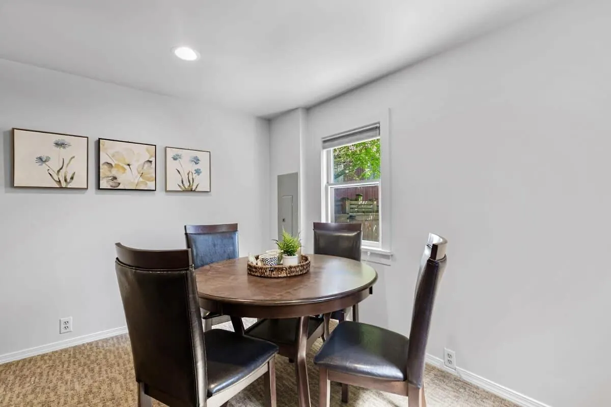 Queen Anne Charm Near Tech Hubs & Entertainment Seattle